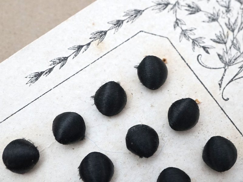 画像24: アンティーク シルクサテンのくるみボタン 8mm 黒 24ピース NOUVEAUTE - UNIS FRANCE -