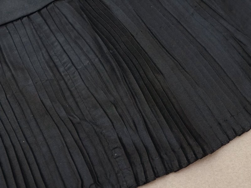 画像6: 19世紀末 アンティーク ドレスの裾 黒いシルクのプリーツ 1.6m 約13.5cm幅 ドレスパーツ