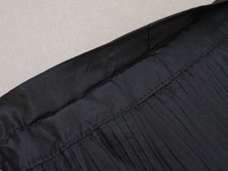 画像8: 19世紀末 アンティーク ドレスの裾 黒いシルクのプリーツ 1.6m 約13.5cm幅 ドレスパーツ