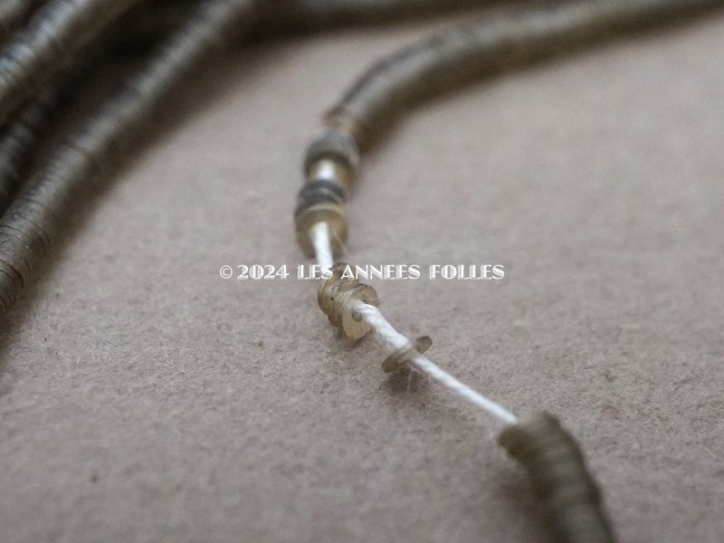 画像4: 1900年頃 アンティーク ゼラチン製 極小1.5mm スパンコール シルバー