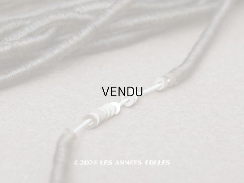 画像1: 1900年頃 アンティーク ゼラチン製 極小1.5mm スパンコール シルバー