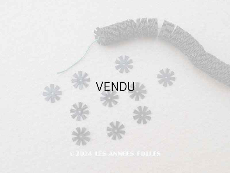 画像1: アンティーク ゼラチン製 スパンコール 花 フラワー 6mm 黒 100ピースのセット