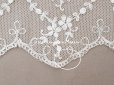 画像4: アンティーク 花の刺繍入り 幅広レース 32.5×幅28〜30cm (4)