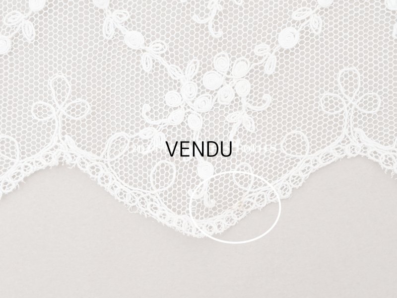 画像4: アンティーク 花の刺繍入り 幅広レース 32.5×幅28〜30cm