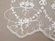 画像3: アンティーク 花の刺繍入り 幅広レース 32.5×幅28〜30cm (3)