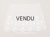 アンティーク 花の刺繍入り 幅広レース 32.5×幅28〜30cm