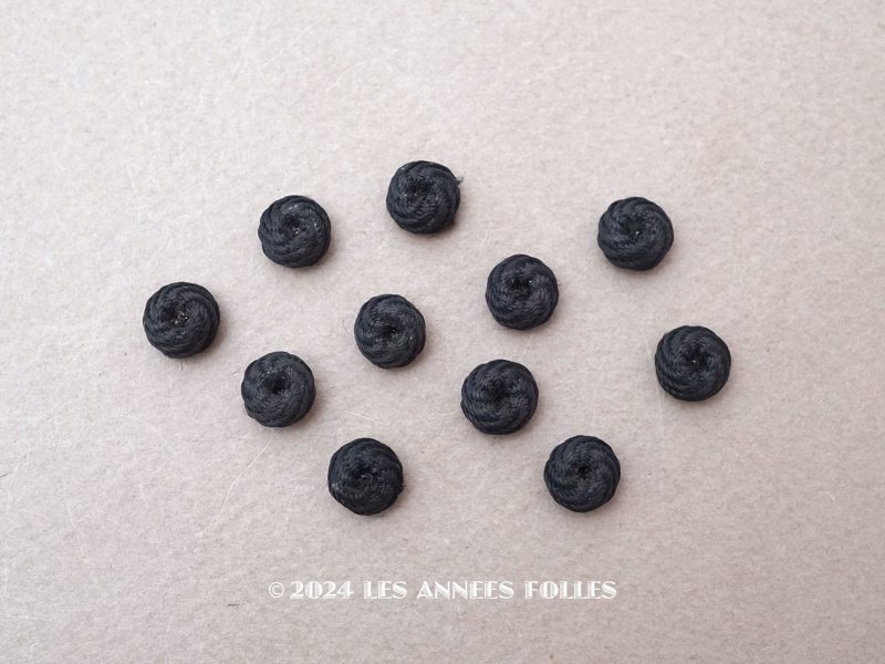 画像2: アンティーク 8~9mm シルク製 くるみボタン 渦巻き 極小 黒 11ピースのセット