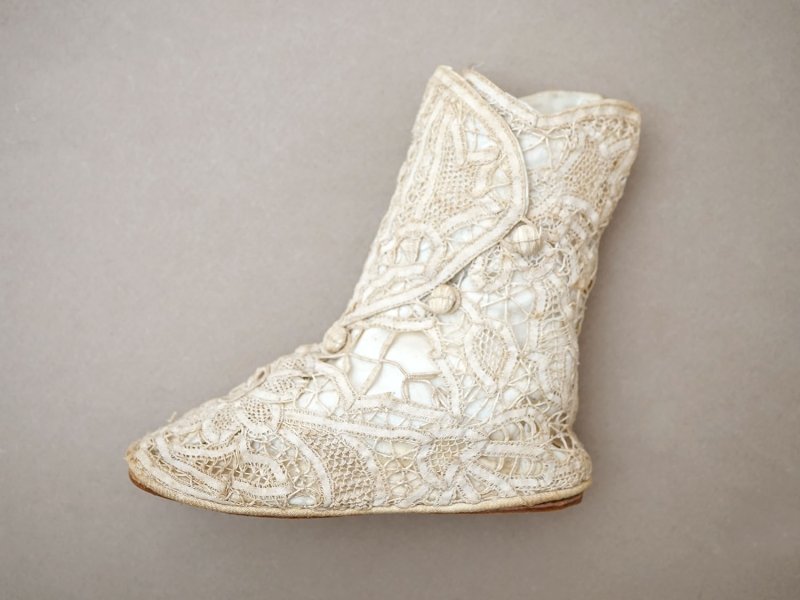 画像12: 1900年頃 アンティーク ベビーシューズ  花模様 手編みのレース&シルクサテン パウダーブルー