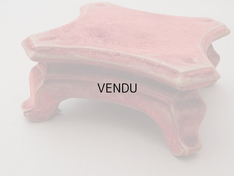 画像10: アンティーク ベルベットの台座 脚付き グレナディンレッド