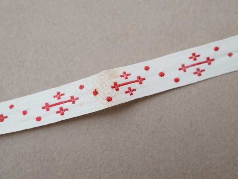 画像7: 1900年頃 アンティーク 刺繍入りトリム クロス 12mm幅 ワインレッド