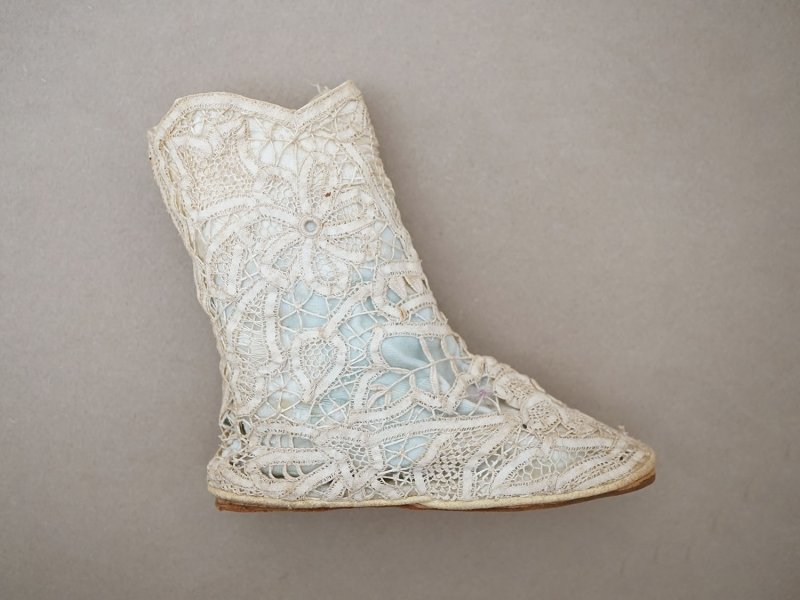 画像15: 1900年頃 アンティーク ベビーシューズ  花模様 手編みのレース&シルクサテン パウダーブルー