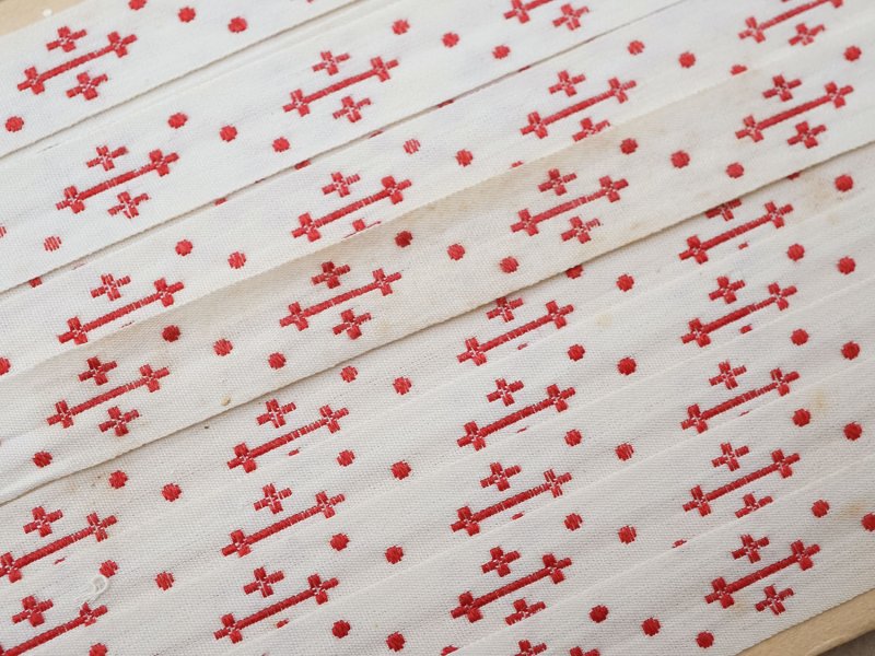 画像6: 1900年頃 アンティーク 刺繍入りトリム クロス 12mm幅 ワインレッド