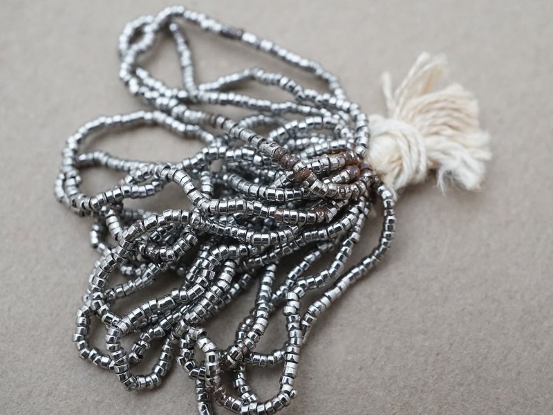 画像3: ＊蚤の市セット＊ 極小 メタルビーズ  4束のセット 1cm=14粒 筒型 シルバー キャビアビーズ 