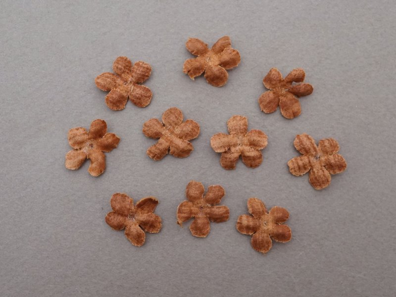 画像3: アンティーク 布花 ベルベットの花びら 10ピースのセット キャメル 18mm