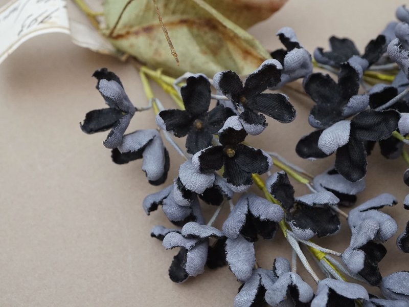 画像5: アンティーク ライラックの大きな布花 黒＆グレイ ラベル付き