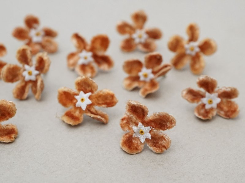画像4: アンティーク 布花 ベルベットの花びら 10〜11ピースのセット キャメル 18mm