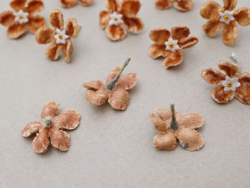 画像6: アンティーク 布花 ベルベットの花びら 10〜11ピースのセット キャメル 18mm