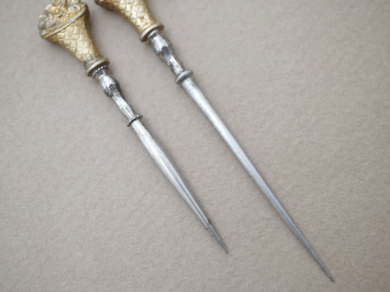 画像15: 19世紀 アンティーク ベルメイユ シルバー製&ゴールドプレート ソーイングセット 裁縫道具 シルククッション&箱付き