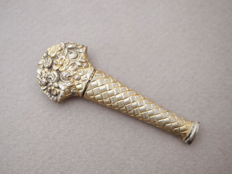 画像21: 19世紀 アンティーク ベルメイユ シルバー製&ゴールドプレート ソーイングセット 裁縫道具 シルククッション&箱付き