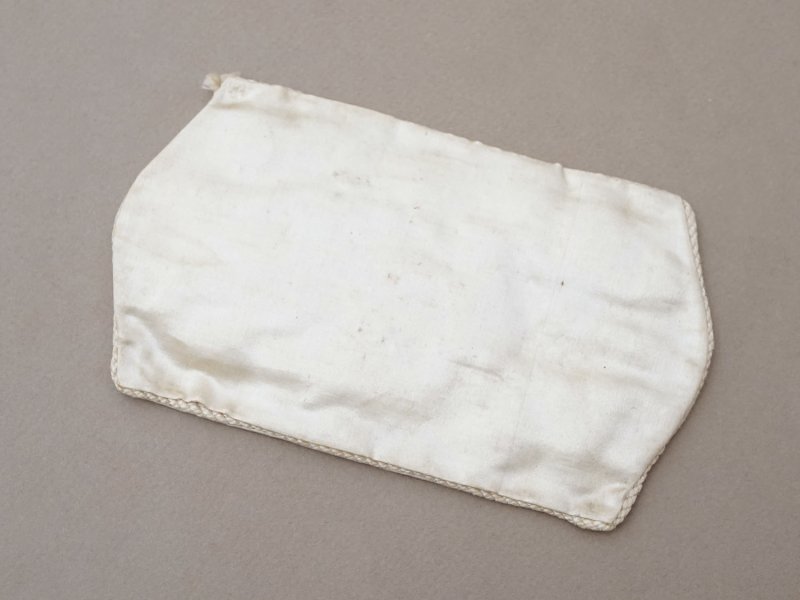 画像7: 19世紀 アンティーク ベルメイユ シルバー製&ゴールドプレート ソーイングセット 裁縫道具 シルククッション&箱付き