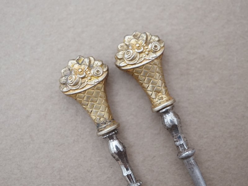 画像14: 19世紀 アンティーク ベルメイユ シルバー製&ゴールドプレート ソーイングセット 裁縫道具 シルククッション&箱付き