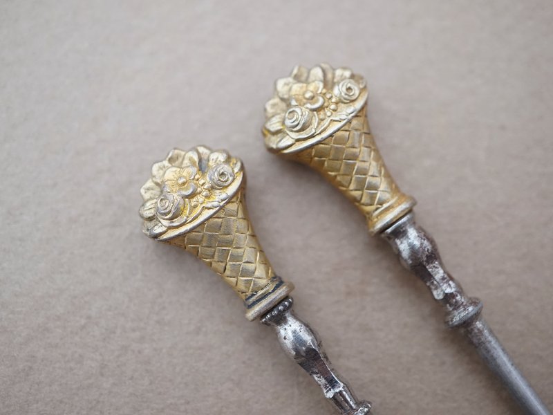 画像17: 19世紀 アンティーク ベルメイユ シルバー製&ゴールドプレート ソーイングセット 裁縫道具 シルククッション&箱付き