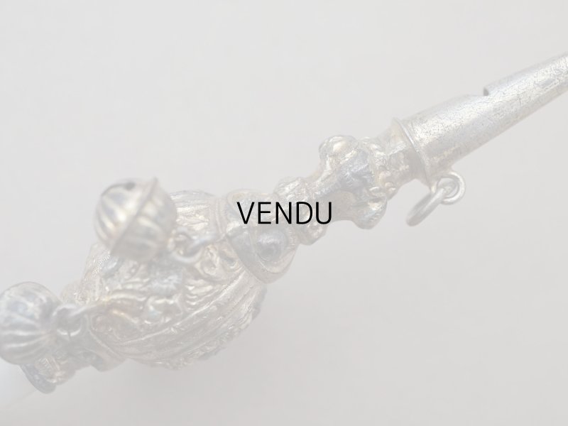 画像10: ＊蚤の市＊19世紀 アンティーク 薔薇のラトル ゴールドコーティング シルバー製  マザーオブパールのハンドル