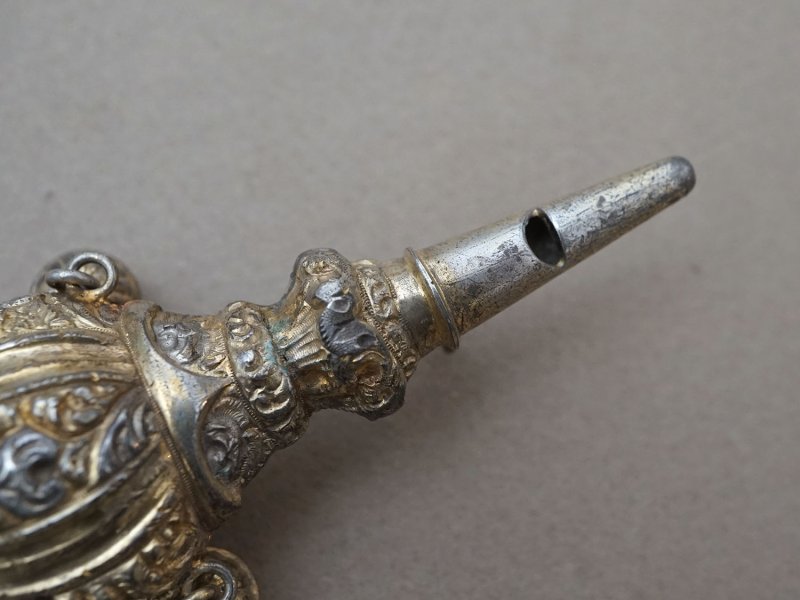 画像7: *蚤の市*19世紀 アンティーク 薔薇のラトル ゴールドコーティング シルバー製  マザーオブパールのハンドル