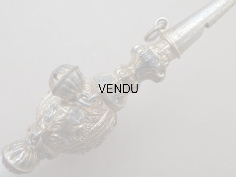 画像11: ＊蚤の市＊19世紀 アンティーク 薔薇のラトル ゴールドコーティング シルバー製  マザーオブパールのハンドル