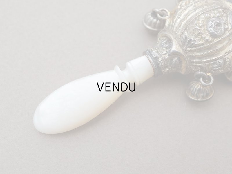 画像5: ＊蚤の市＊19世紀 アンティーク 薔薇のラトル ゴールドコーティング シルバー製  マザーオブパールのハンドル