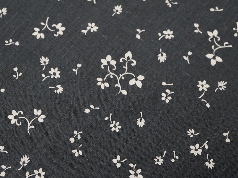 画像7: 未使用 アンティーク 花模様 コットンファブリック 炭黒＆オフホワイト 77×150cm