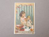 アンティーク クロモ 人形と遊ぶ少女 NO.4 LA TOILETTE DU MATIN 