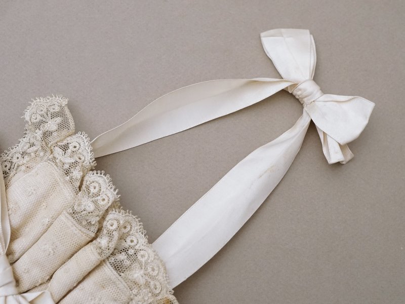 画像4: アンティーク 初聖体のオモニエール 淡いグレイッシュピンク 花模様のレース & シルクサテンリボン