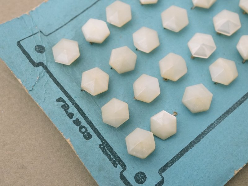 画像9: アンティーク シェルボタン 六角形 8mm 24ピース 