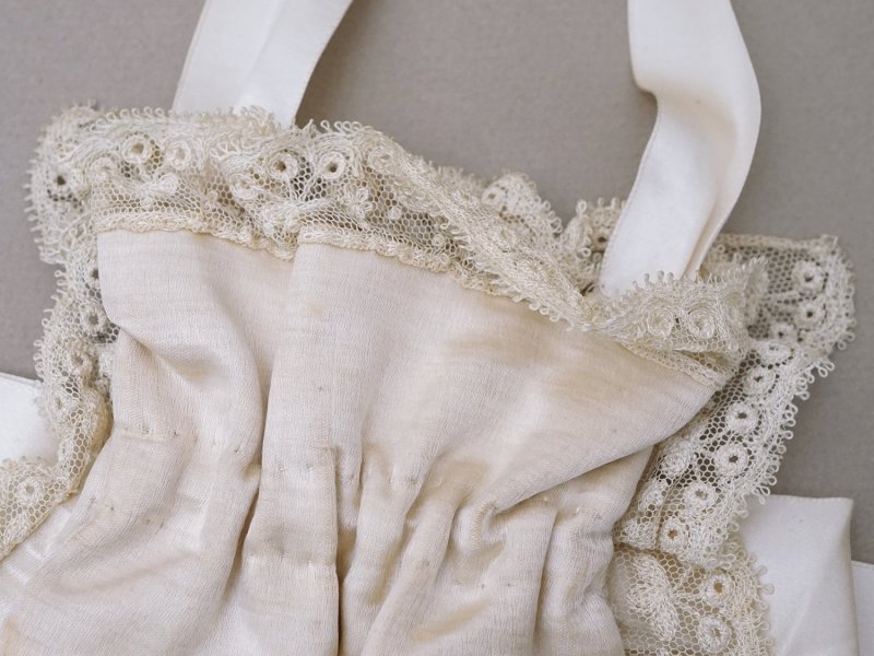 画像12: アンティーク 初聖体のオモニエール 淡いグレイッシュピンク 花模様のレース & シルクサテンリボン