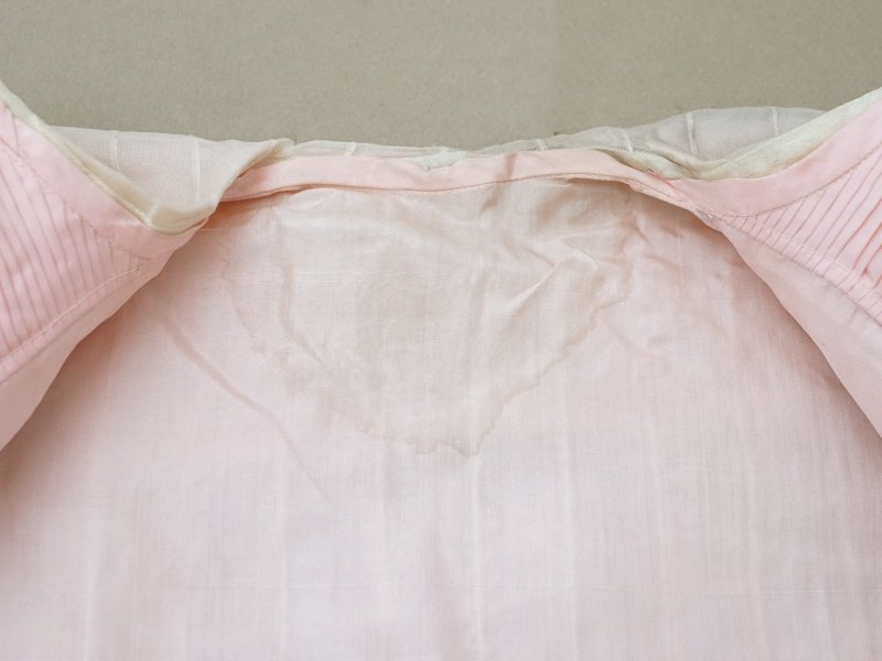 画像17: 【セール対象外】【クーポン対象外】1900年頃 アンティーク ベビー用 袖付きケープ&スタイのセット シルク製  レース＆プリーツ