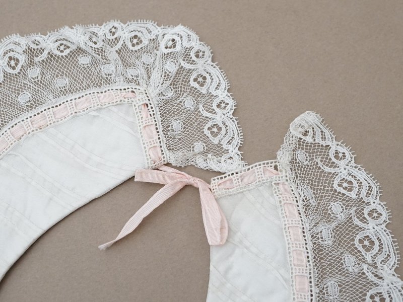 画像28: 【セール対象外】【クーポン対象外】1900年頃 アンティーク ベビー用 袖付きケープ&スタイのセット シルク製  レース＆プリーツ