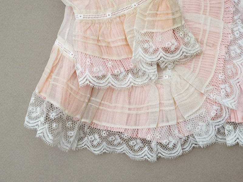画像6: 【セール対象外】【クーポン対象外】1900年頃 アンティーク ベビー用 袖付きケープ&スタイのセット シルク製  レース＆プリーツ