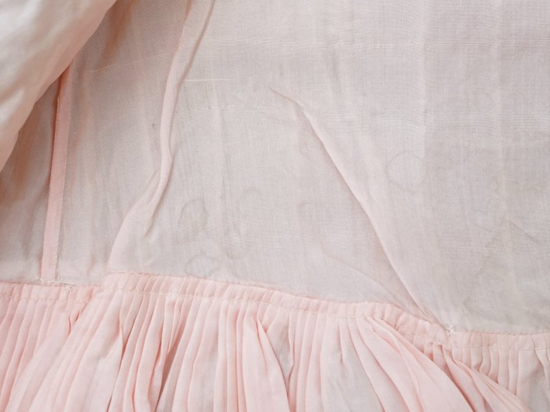 画像20: 【セール対象外】【クーポン対象外】1900年頃 アンティーク ベビー用 袖付きケープ&スタイのセット シルク製  レース＆プリーツ