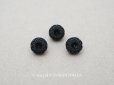 画像1: アンティーク 花 フレンチジェットのボタン 11.5mm 3ピースのセット黒  (1)