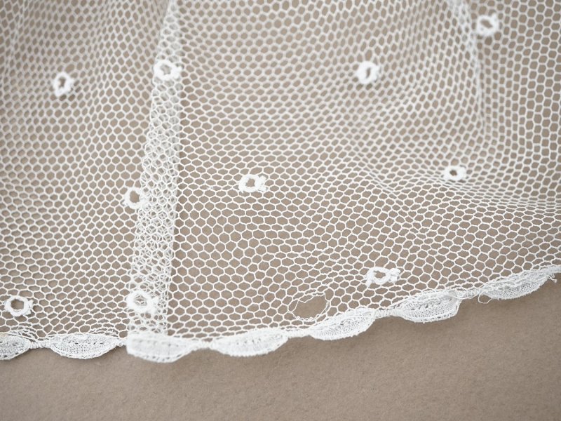 画像6: アンティーク 幅広 フリルレース オフホワイト ドット刺繍入り チュールレース 2.5m 幅11.5cm 