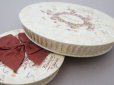 画像8: 1955年 アンティーク 天使＆薔薇のリース バテムのお菓子箱 (M)