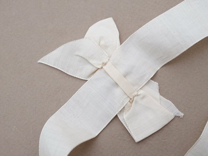 画像7: アンティーク パウダーピンクのリボン シルク製 ゴールドの金具付き