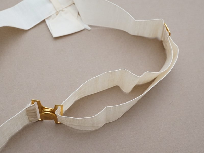 画像8: アンティーク パウダーピンクのリボン シルク製 ゴールドの金具付き