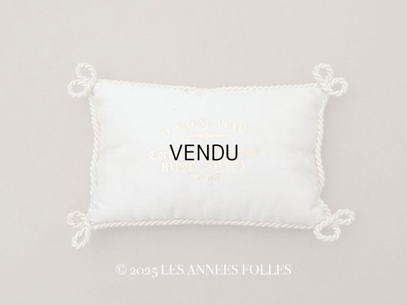 画像1: 19世紀末 アンティーク シルク製クッション ウエディング用バスケットの専門店 Corbeille de Mariage - MAISON SAINTIN TOURS -