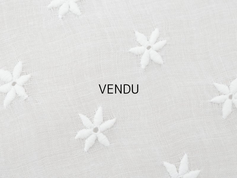 画像3: アンティーク  花の刺繍入り オーガンジー 44×45cm