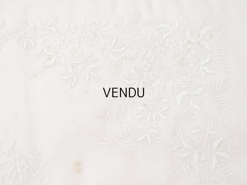 画像9: アンティーク ハンキーケース モノグラム＆草花のホワイトワーク ハンカチ用ポシェット シルクサテン＆レース 