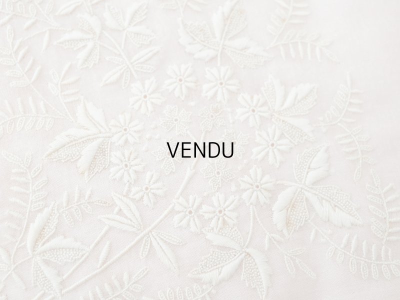 画像10: アンティーク ハンキーケース モノグラム＆草花のホワイトワーク ハンカチ用ポシェット シルクサテン＆レース 