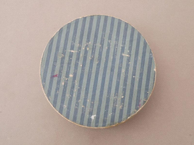 画像6: 1900年頃 アンティーク お菓子箱 - SEUGNOT PARIS -