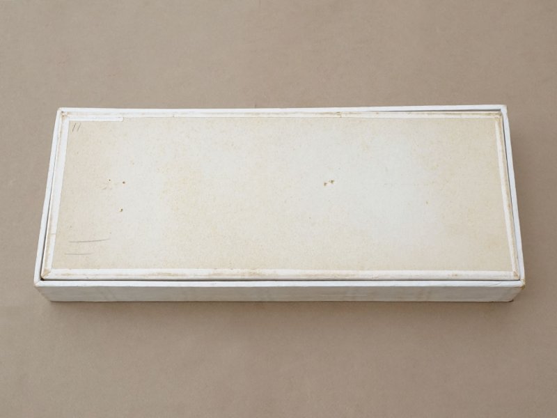 画像4: アンティーク プレザントワール 硝子の蓋のショーケース 初聖体の腕章入れ